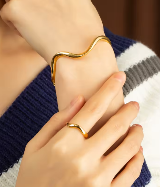 Luxury Gold Wave Shaped Bracelet S Shaped Open Rings Women